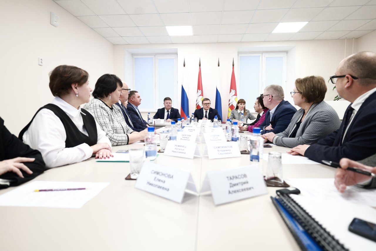 Губернатор провел Совет главных врачей в обновленном здании женской консультации Копейска