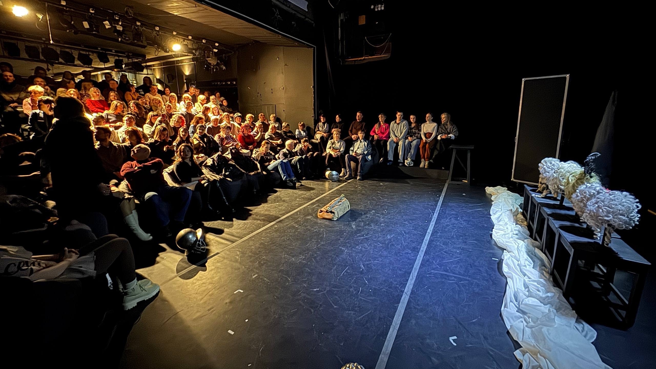 "Синее чудовище": взрослую сказку по пьесе Карло Гоцци поставили в Челябинске