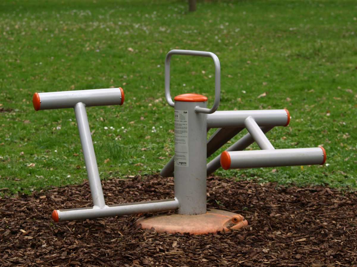 В Металлургическом районе Челябинска преобразуют два общественных пространства