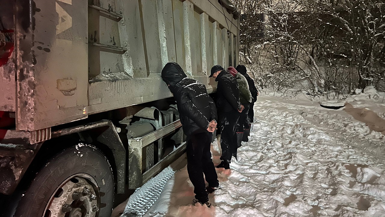 В Челябинске задержали подозреваемых в хищении с ЧЭМК на 25 млн В Челябинске задержали подозреваемых в хищении с ЧЭМК на 25 млн