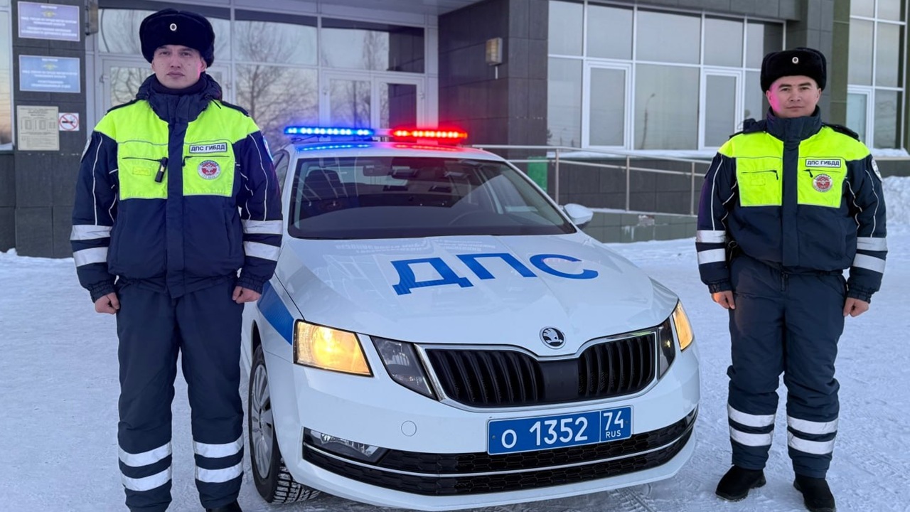 В Магнитогорске инспекторы ДПС спасли пожилого мужчину без обуви и верхней одежды В Магнитогорске инспекторы ДПС спасли пожилого мужчину без обуви и верхней одежды