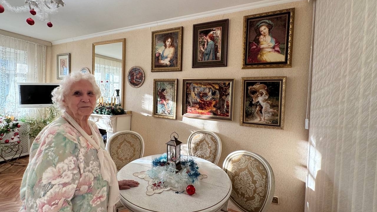 Шедевры живописи XIX века вышивает крестиком 93-летняя жительница Челябинска