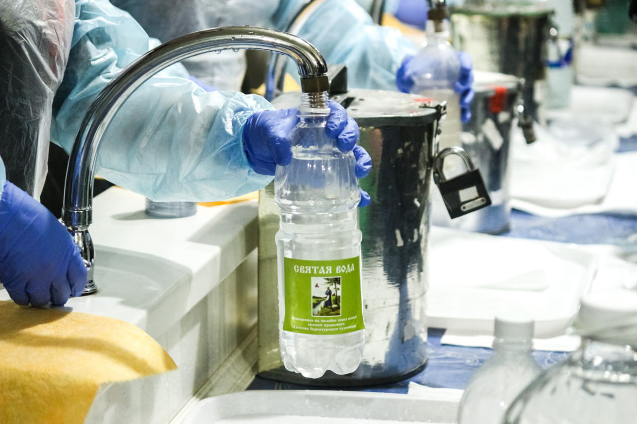 Жителям Челябинска рассказали, когда набирать воду на Крещение