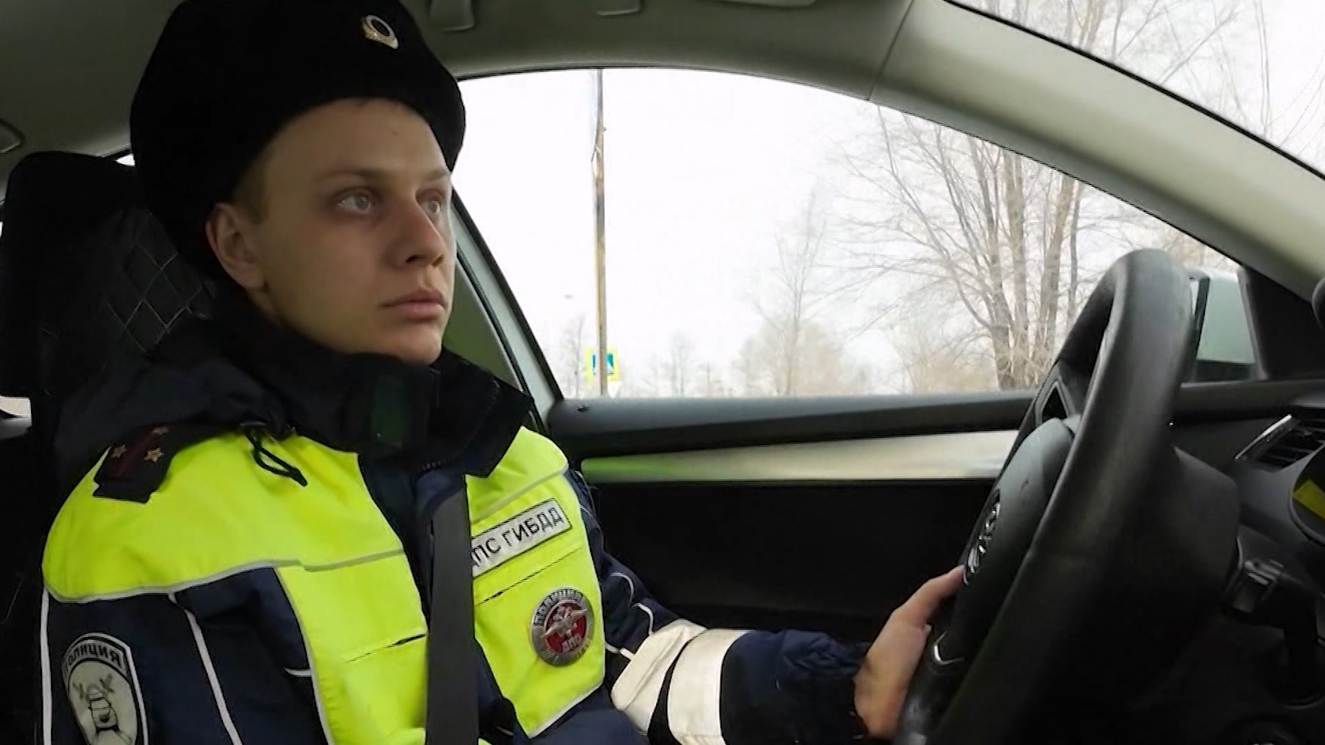 В Челябинской области сотрудники ГАИ спасли семью из горящего дома