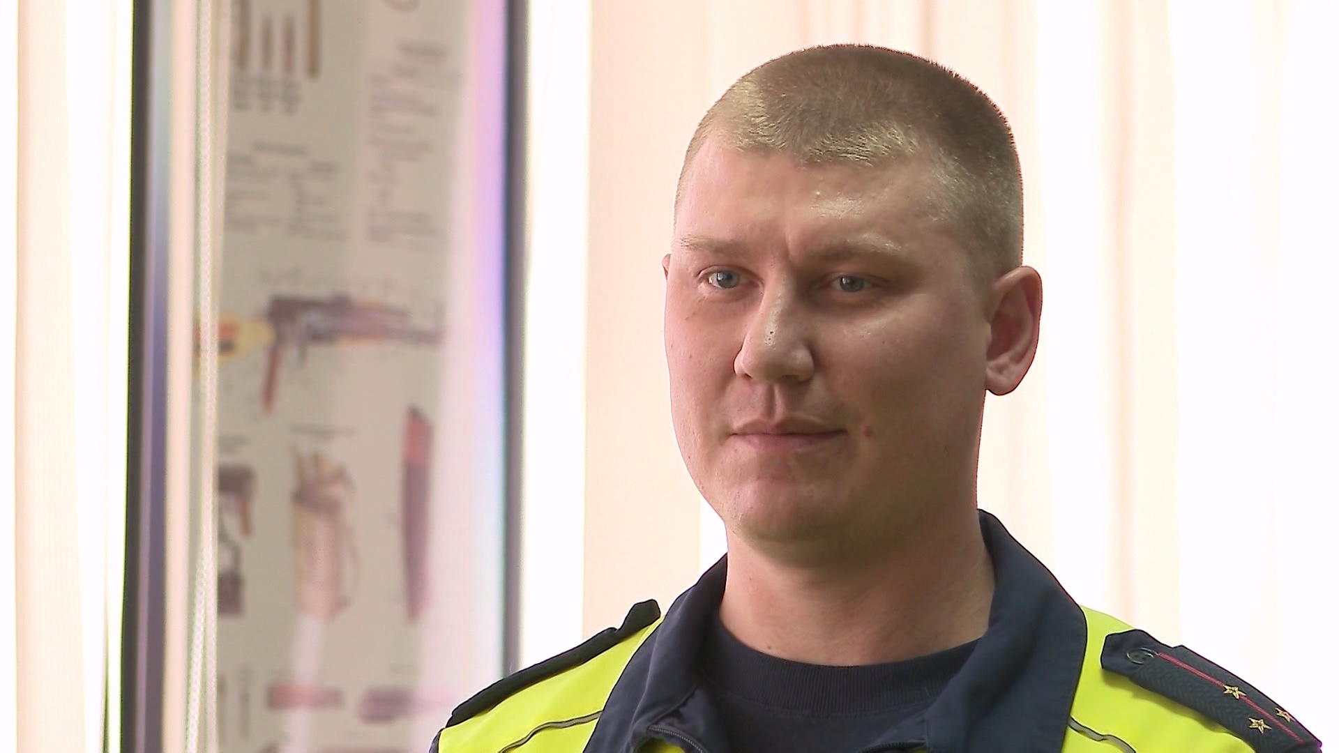 В Челябинской области сотрудники ГАИ спасли семью из горящего дома