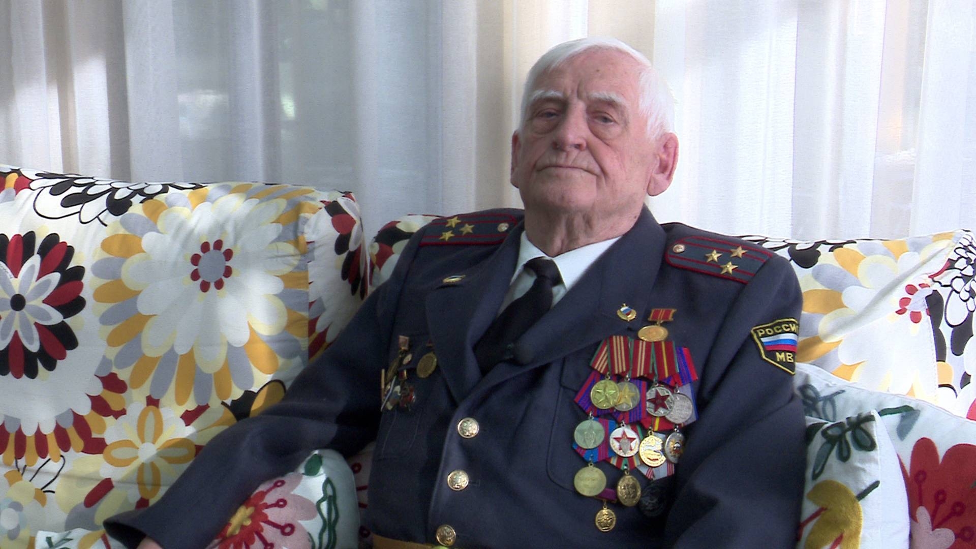 90-летний юбилей отмечает легендарный начальник ГАИ Челябинской области Артур Дель 90-летний юбилей отмечает легендарный начальник ГАИ Челябинской области Артур Дель