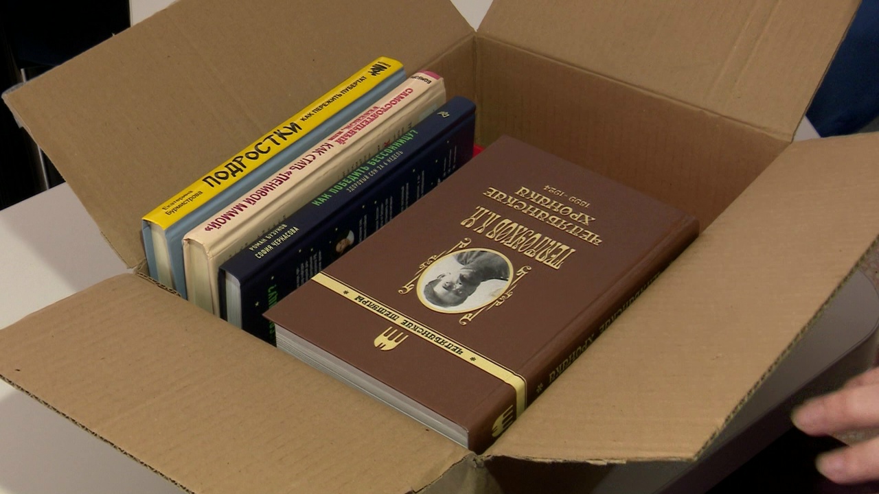 Жители Челябинской области подарили любимые книги сельским библиотекам