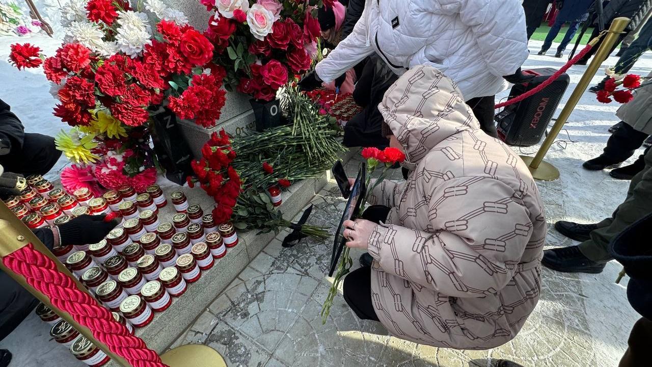 Годовщина СВО: в Челябинске прошел траурный митинг в память о погибших бойцах Годовщина СВО: в Челябинске прошел траурный митинг в память о погибших бойцах