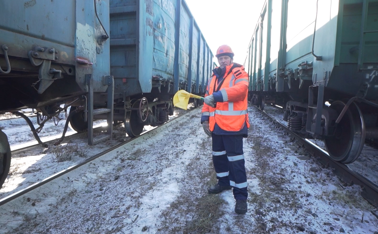 Дирижирует железнодорожными составами: сотрудник ММК стал лучшим работником месяца