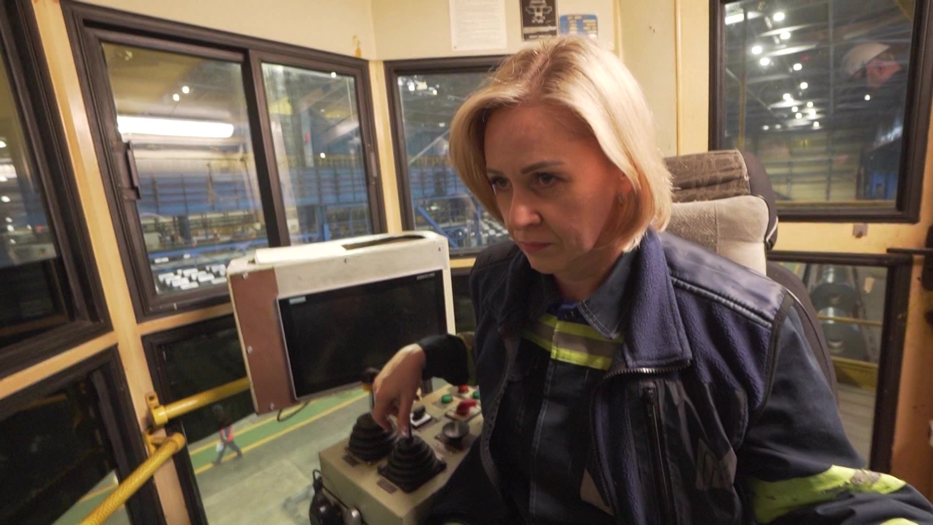 Грамоту от Минпромторга России вручили крановщице из Магнитогорска