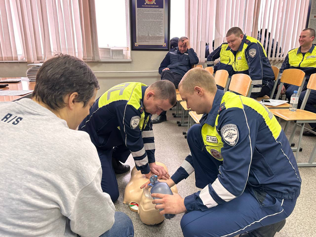 Секунды спасают: в Челябинске медики учат сотрудников ГАИ оказывать первую помощь