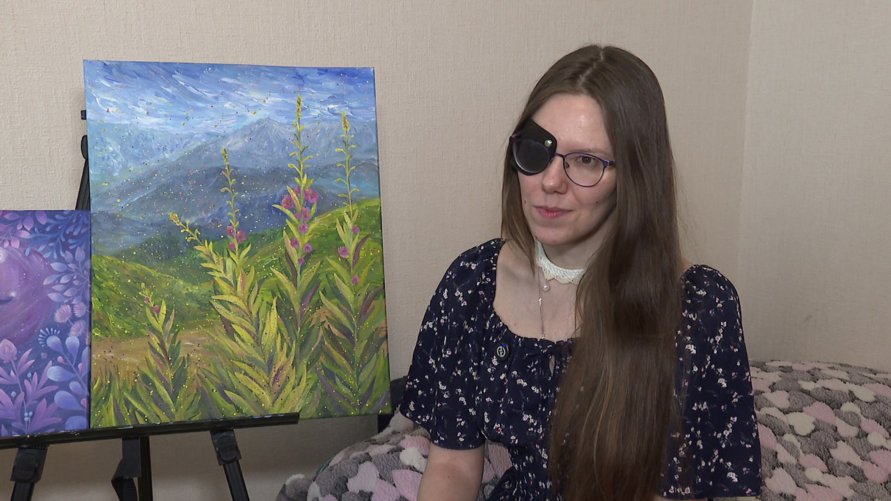 Два глаза на двоих: вдохновляющая история художницы из Челябинска и ее кота