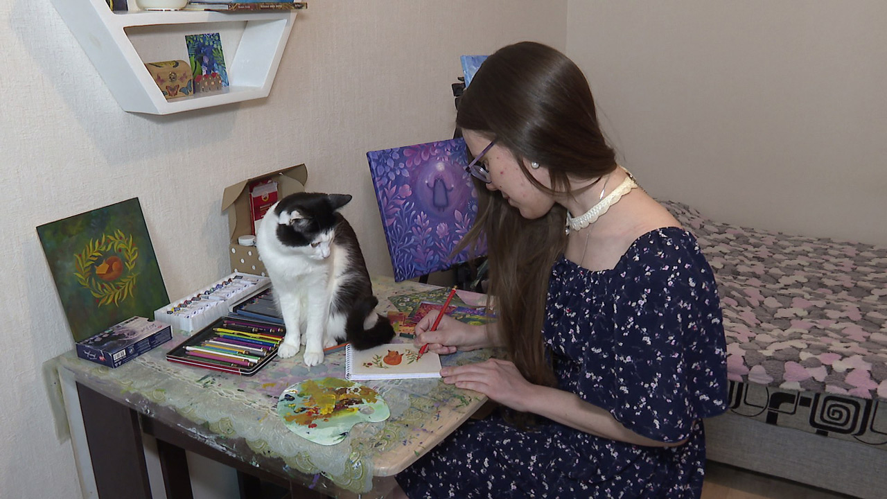 Два глаза на двоих: вдохновляющая история художницы из Челябинска и ее кота