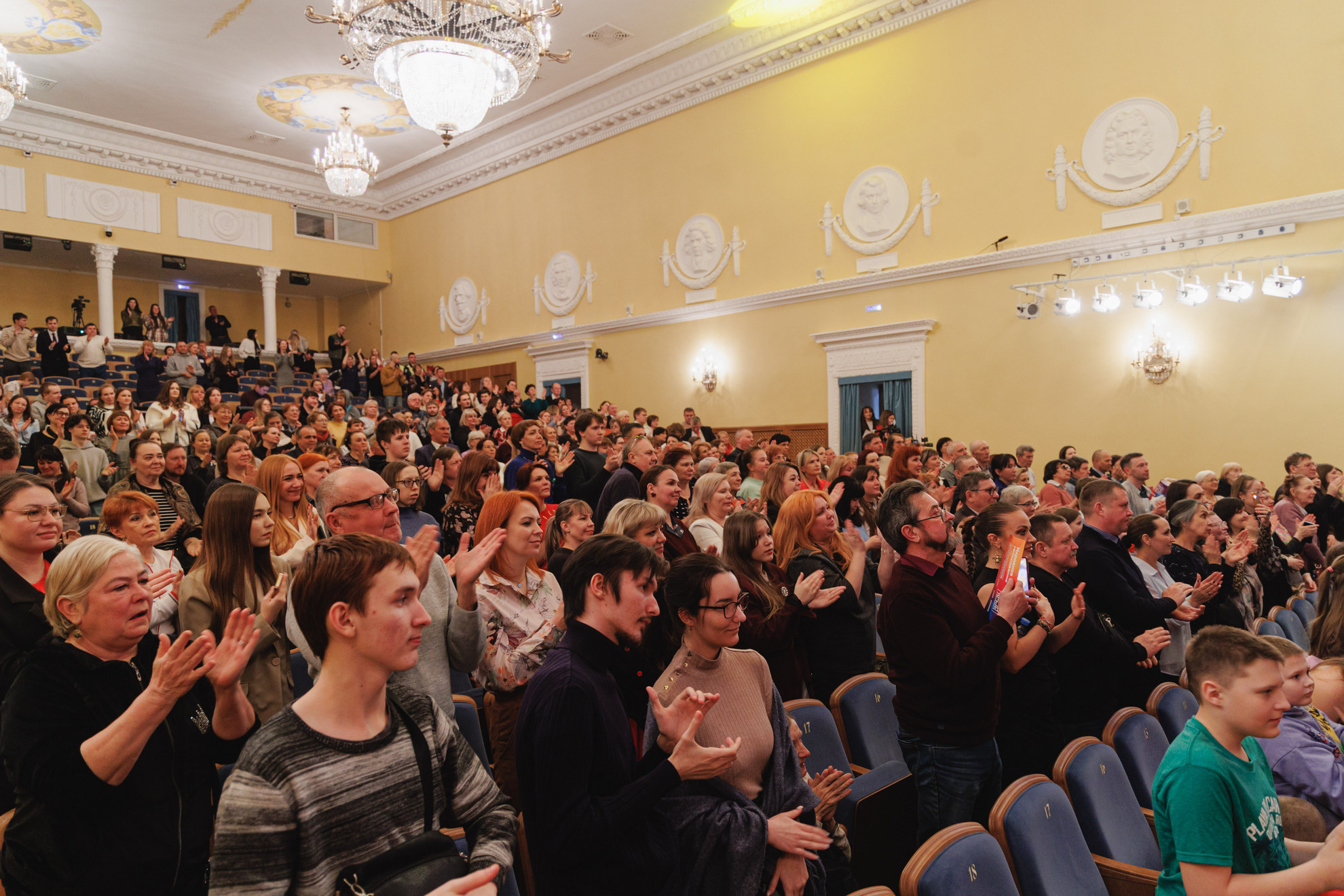 Зал смеялся и плакал: в Челябинске прошел финал 7 сезона проекта "Необычные люди" Зал смеялся и плакал: в Челябинске прошел финал 7 сезона проекта "Необычные люди"