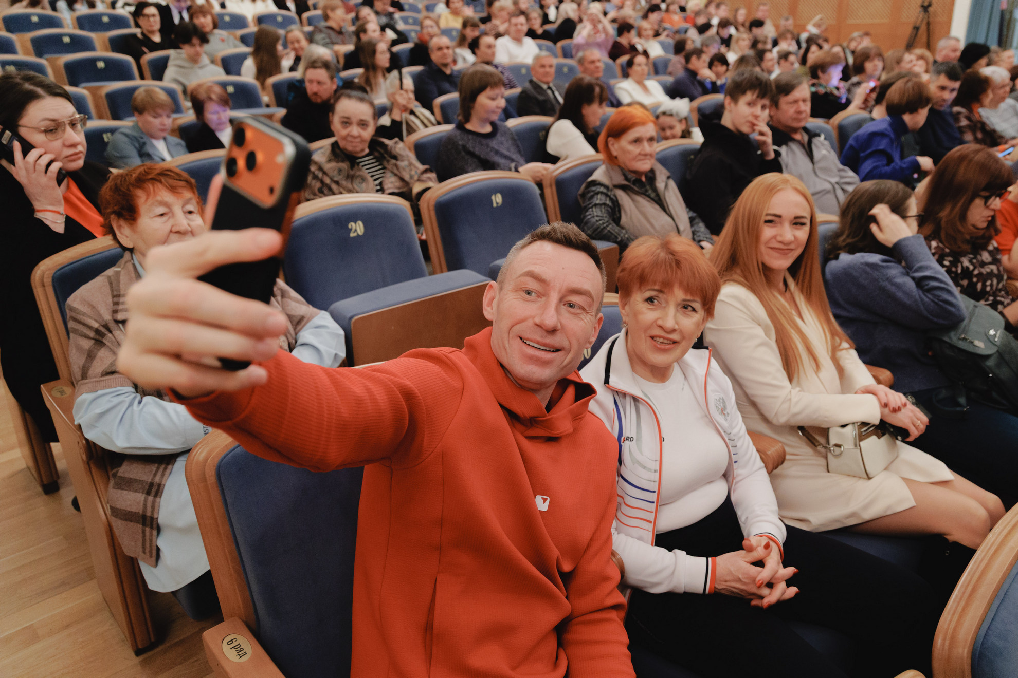 Зал смеялся и плакал: в Челябинске прошел финал 7 сезона проекта "Необычные люди" Зал смеялся и плакал: в Челябинске прошел финал 7 сезона проекта "Необычные люди"