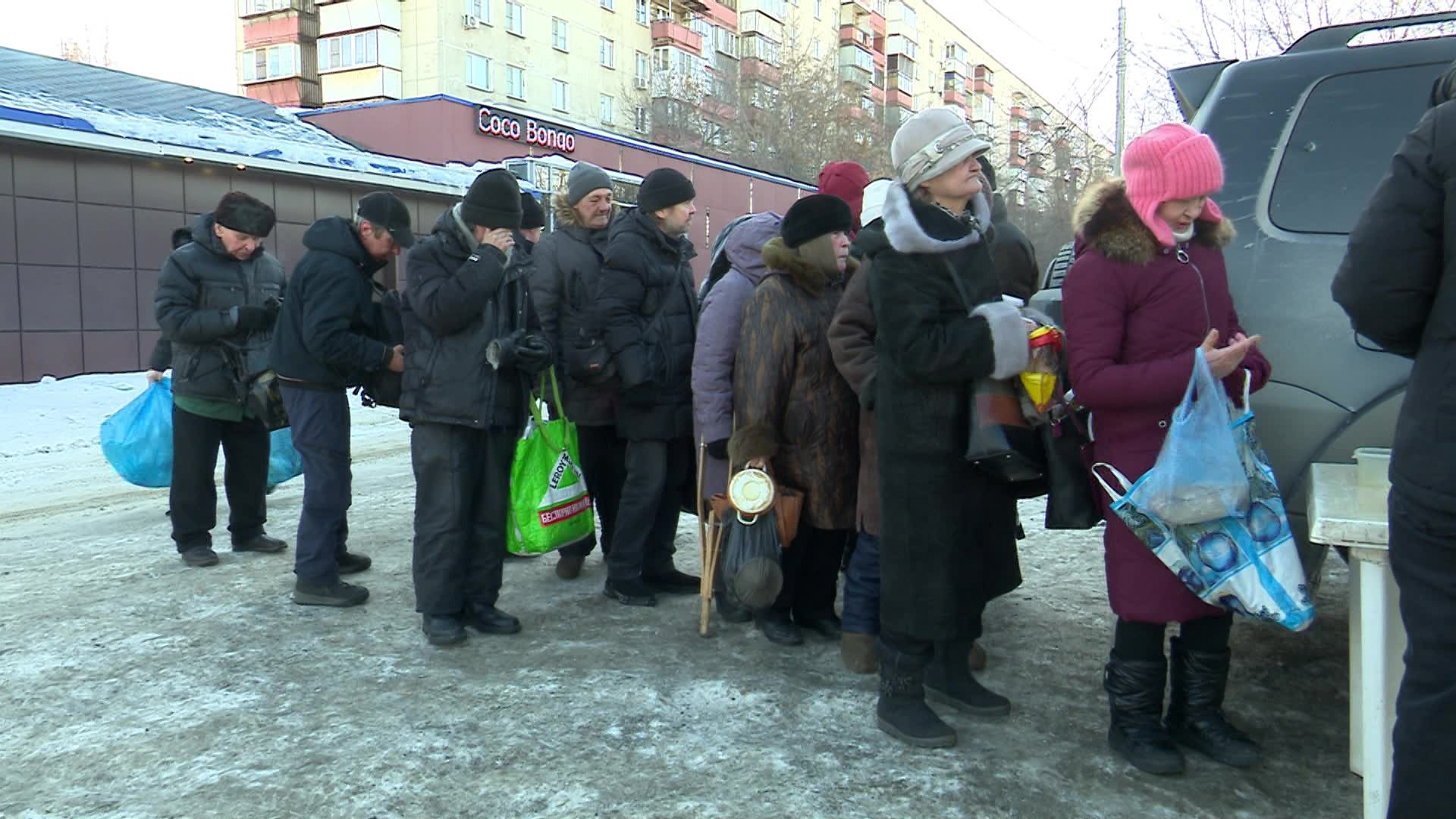 В Челябинске раздают бесплатные горячие обеды В Челябинске раздают бесплатные горячие обеды