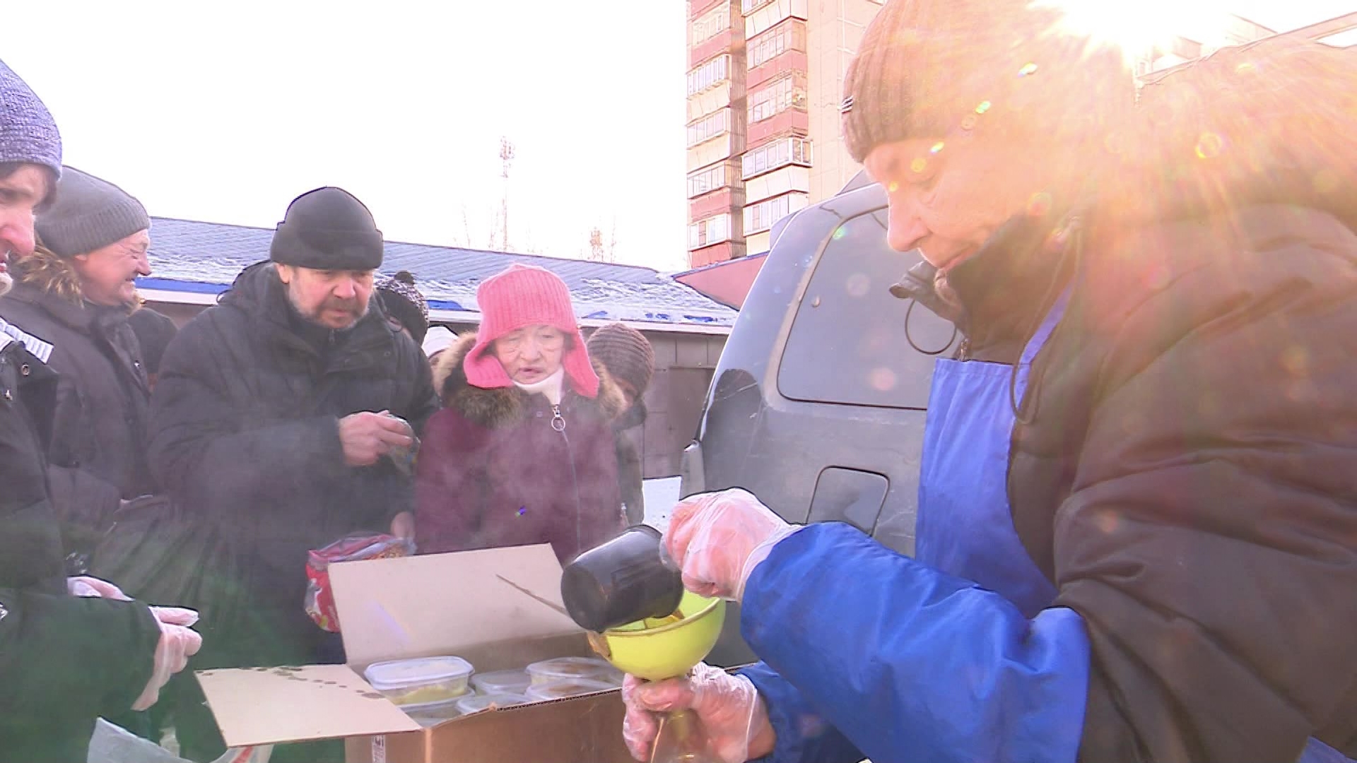В Челябинске раздают бесплатные горячие обеды В Челябинске раздают бесплатные горячие обеды
