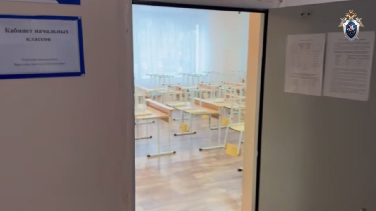 Сломал однокласснице колено: в Челябинске завели дело после ЧП в школе