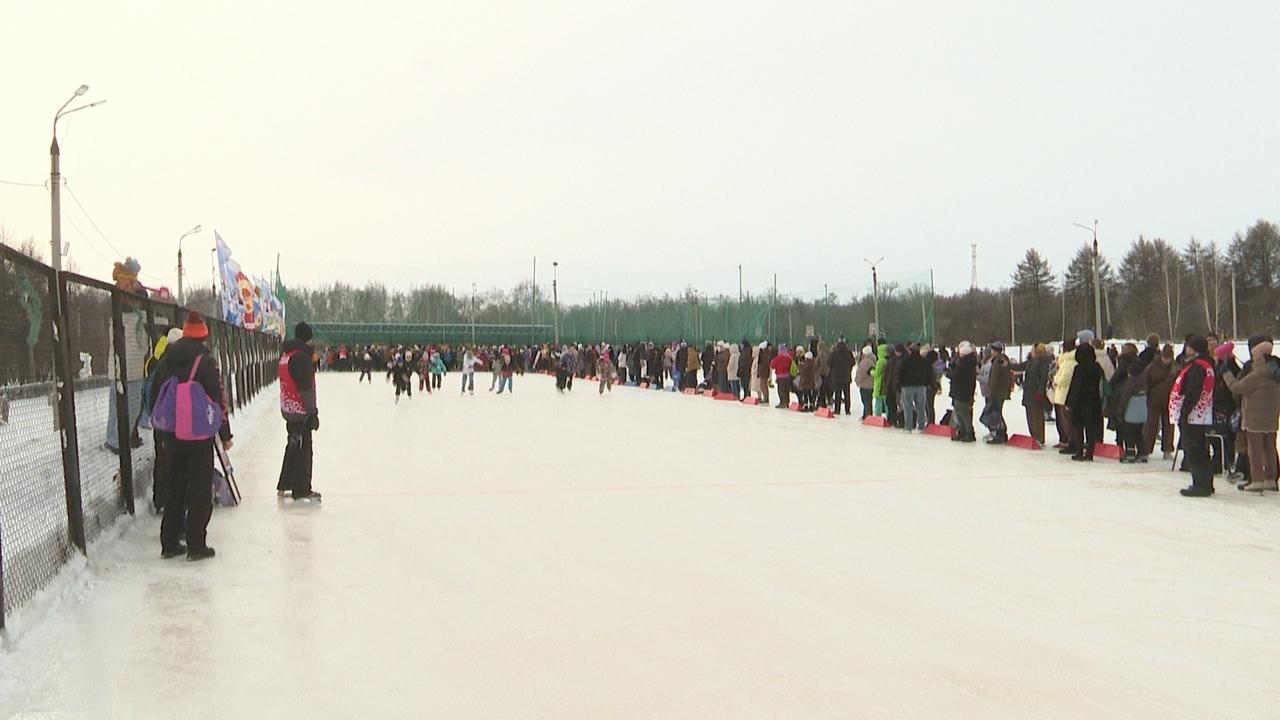 Конькобежные соревнования в Магнитогорске собрали 700 участников со всей России