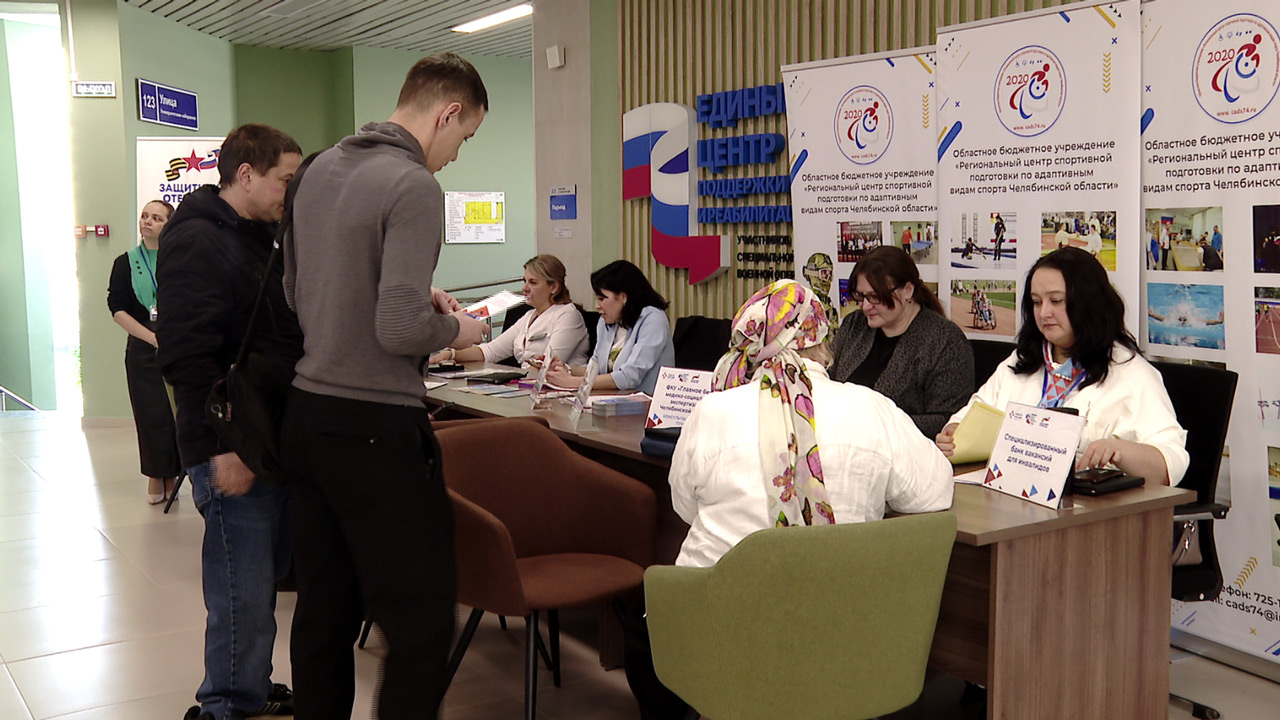 Участникам СВО помогают найти работу на ярмарках вакансий в Челябинской области