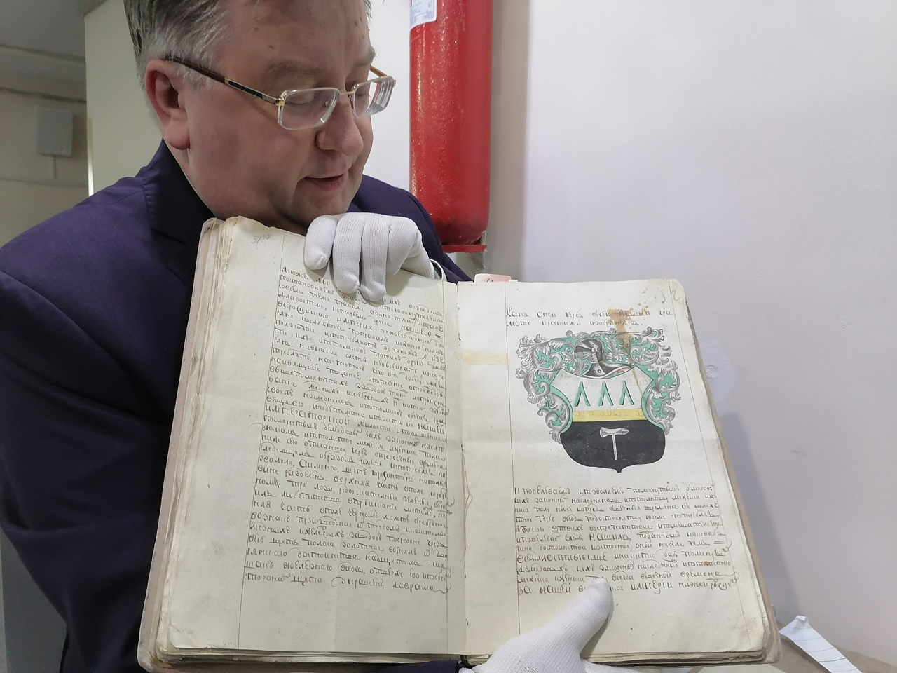 Архив Челябинской области покажет хранилища старинных документов