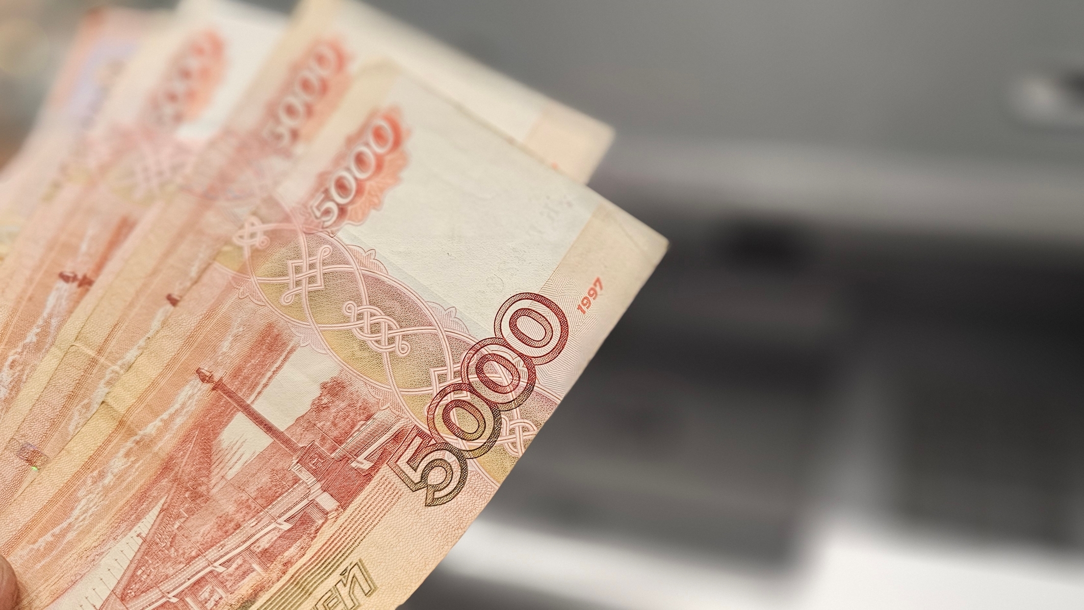 Стало известно, сколько денег челябинцы готовы потратить на подарки к 8 Марта 