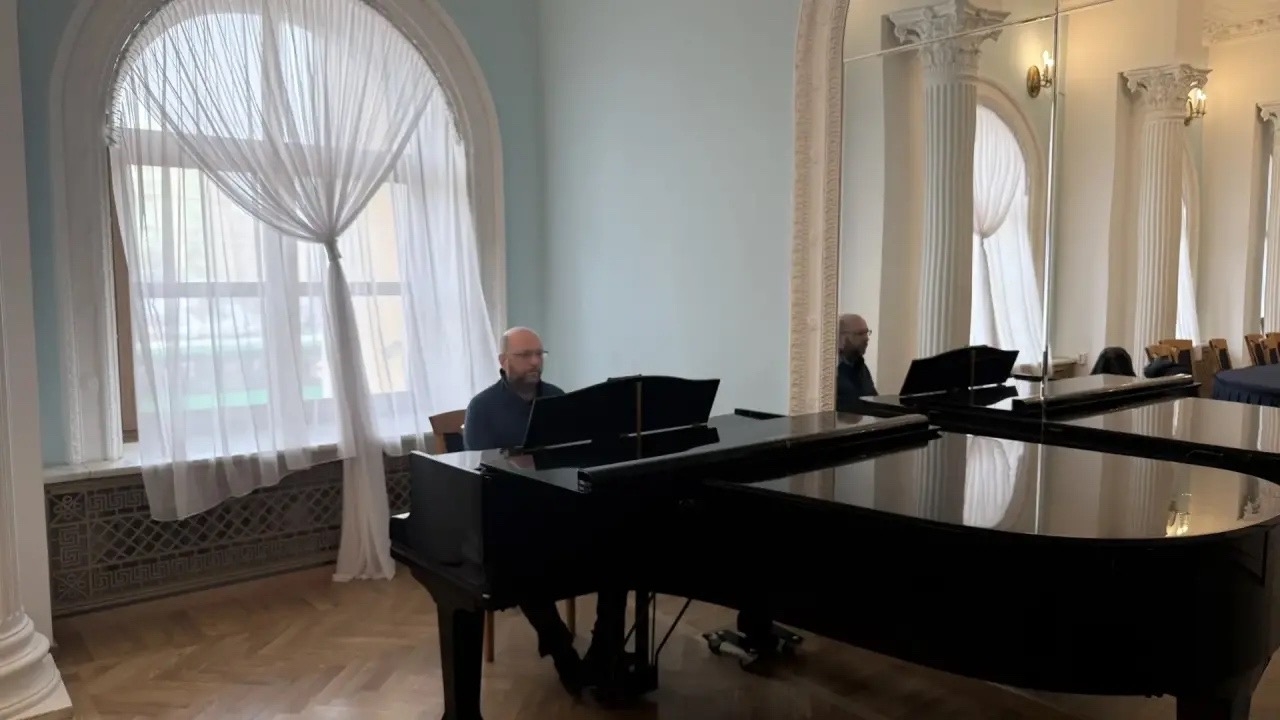 Чайковский из каждого домофона: в Челябинске организовали культурную акцию