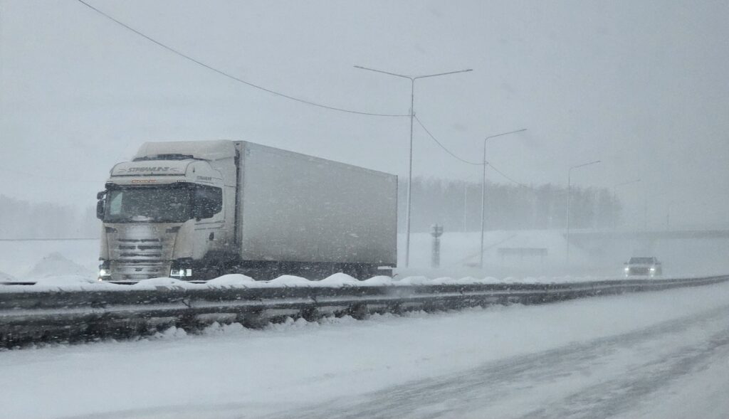 На трассе М5 в Челябинской области ограничили движение из-за непогоды