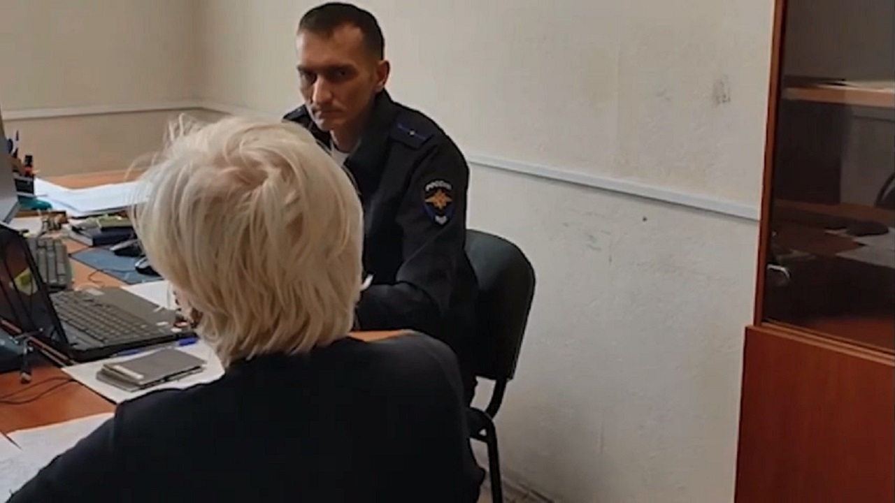 Мошенники убедили отдать 82-летнюю бабушку из Челябинска 4,5 млн сбережений Мошенники убедили отдать 82-летнюю бабушку из Челябинска 4,5 млн сбережений