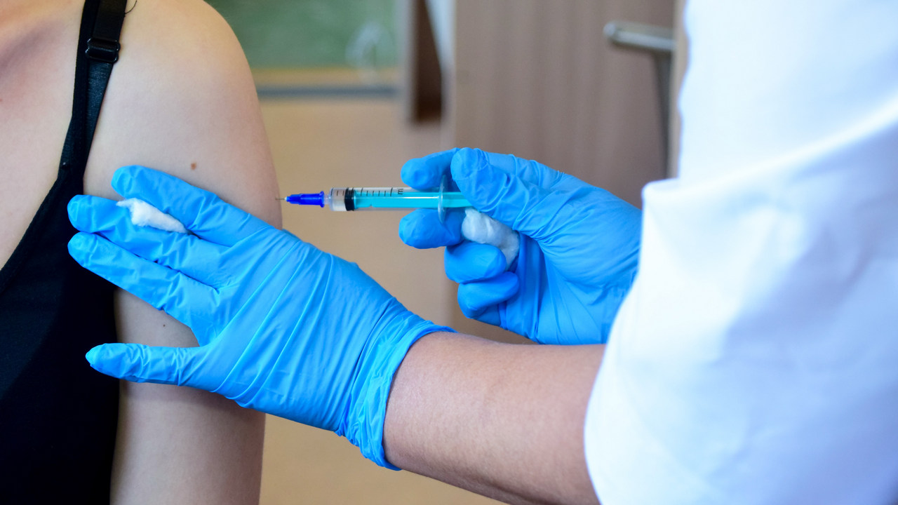 Жителям Челябинска назвали прививки, которые важно делать каждые 10 лет Жителям Челябинска назвали прививки, которые важно делать каждые 10 лет