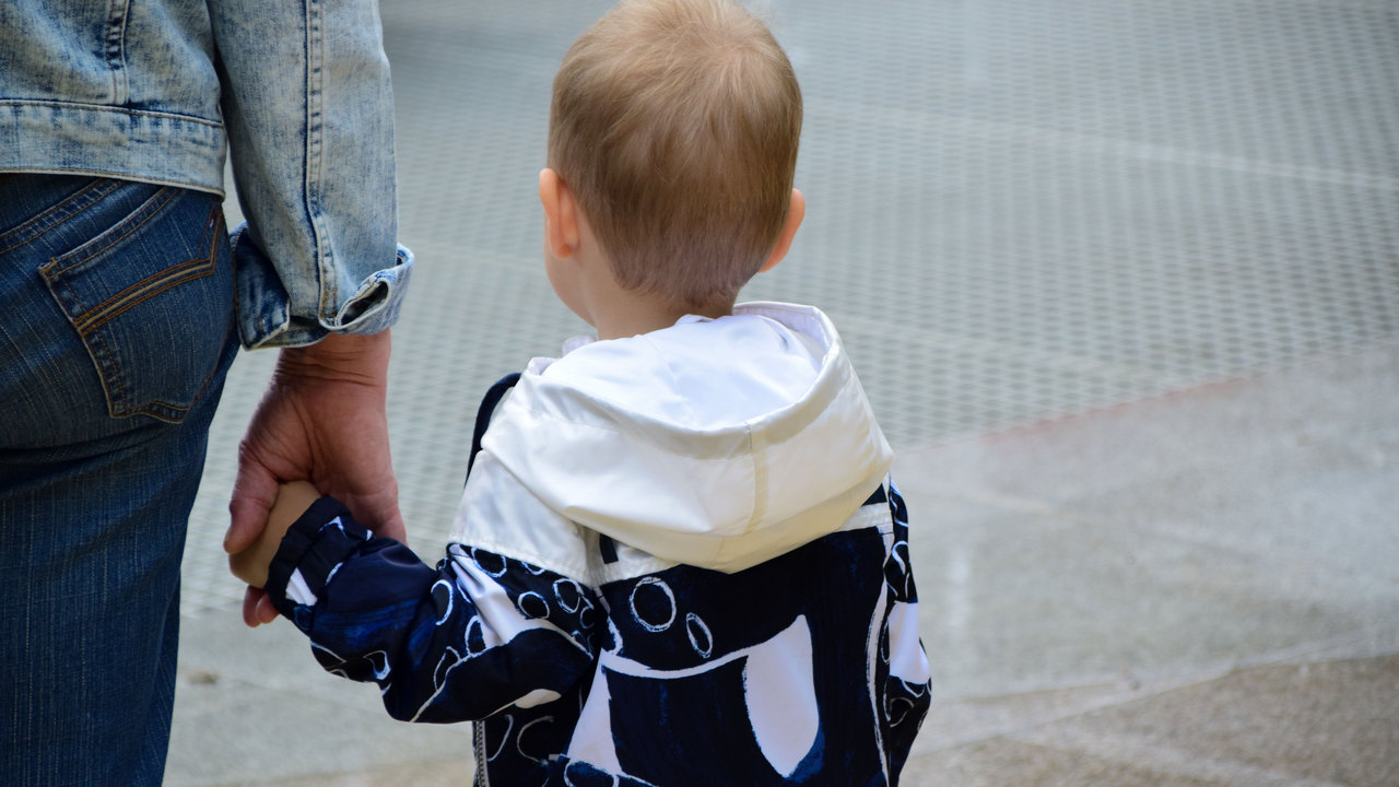 Родителям Челябинска объяснили, можно ли поменять ребенку отчество Родителям Челябинска объяснили, можно ли поменять ребенку отчество