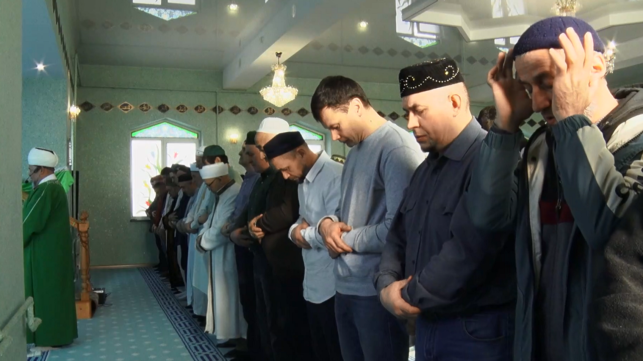 Мусульмане Челябинской области отмечают Ураза-байрам Мусульмане Челябинской области отмечают Ураза-байрам