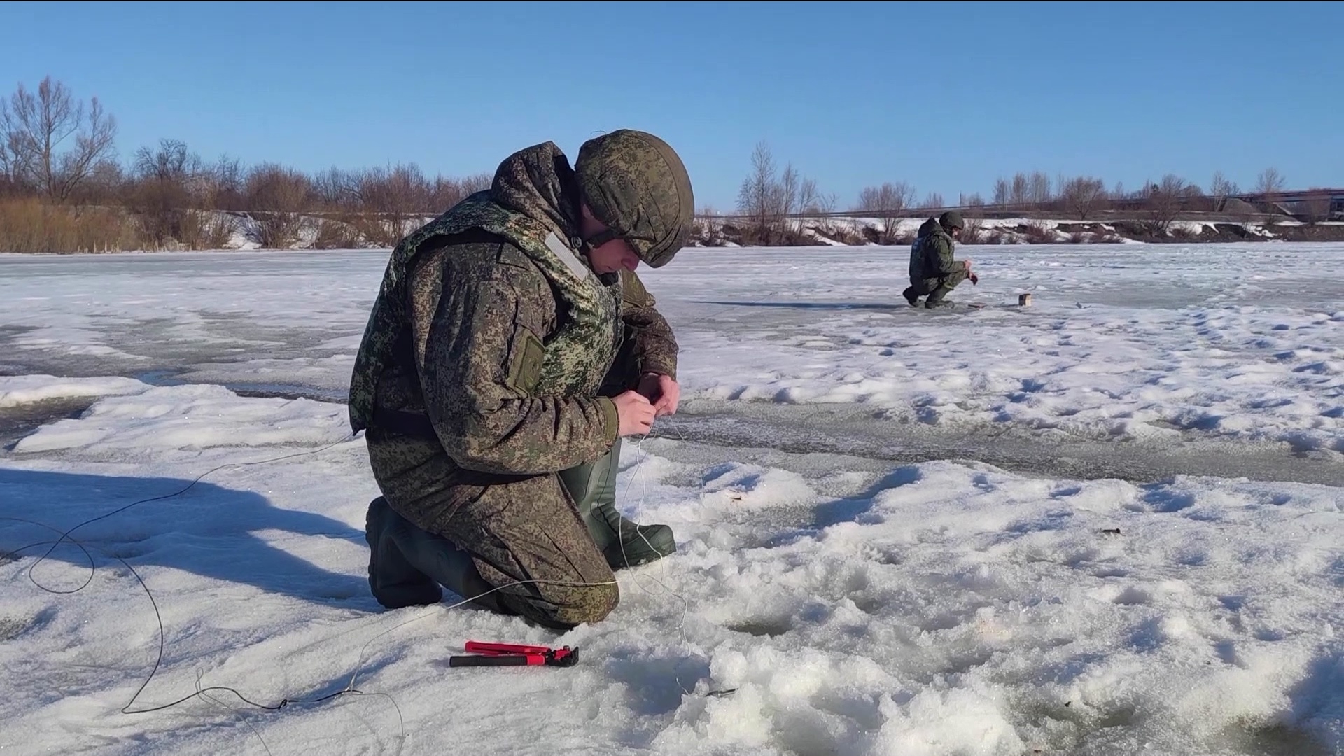 Паводок под контролем: на реках региона продолжают работать саперы Паводок под контролем: на реках региона продолжают работать саперы