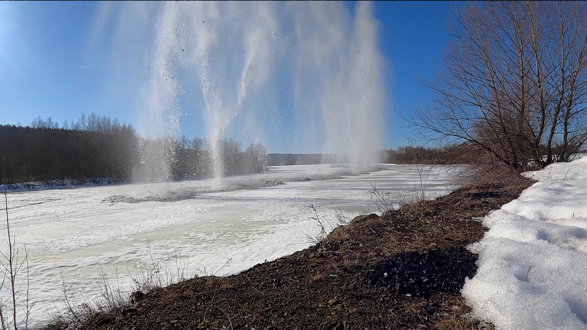 Паводок под контролем: на реках региона продолжают работать саперы Паводок под контролем: на реках региона продолжают работать саперы