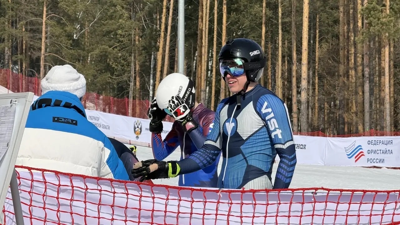Тающий снег - не помеха: в Челябинской области прошел Кубок чемпионов по ски-кроссу Тающий снег - не помеха: в Челябинской области прошел Кубок чемпионов по ски-кроссу