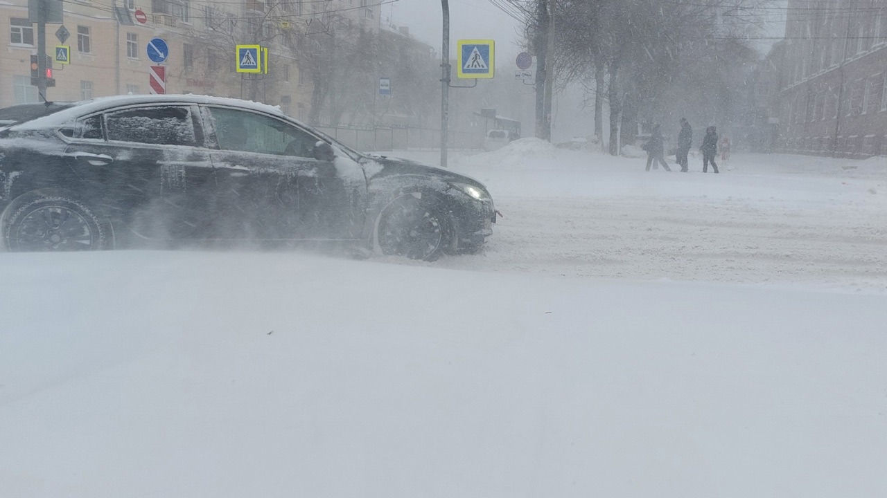 Снежный циклон зависнет над Челябинском: город готовится к сильным осадкам Снежный циклон зависнет над Челябинском: город готовится к сильным осадкам
