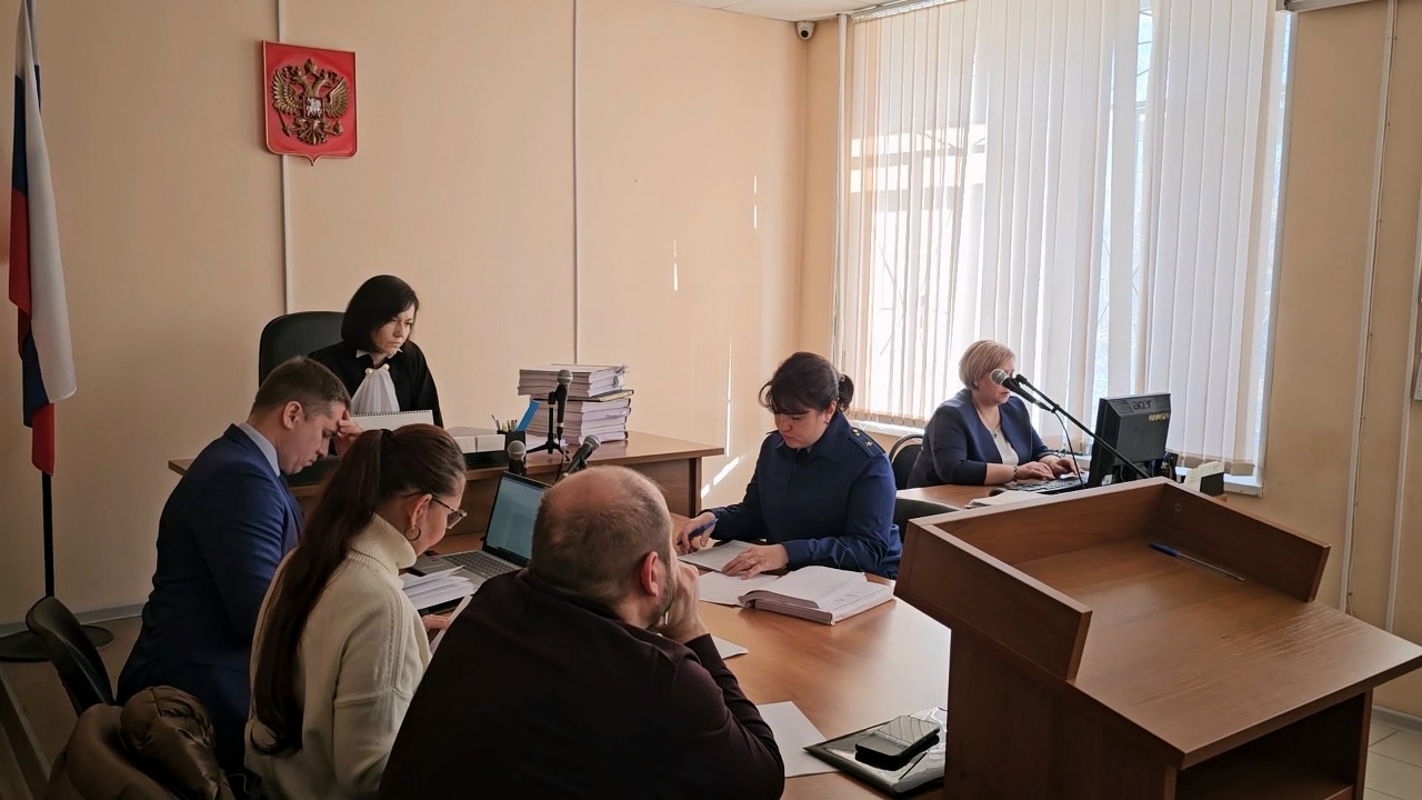 Челябинский суд приговорил к колонии карточных шулеров, которые обманывали пассажиров