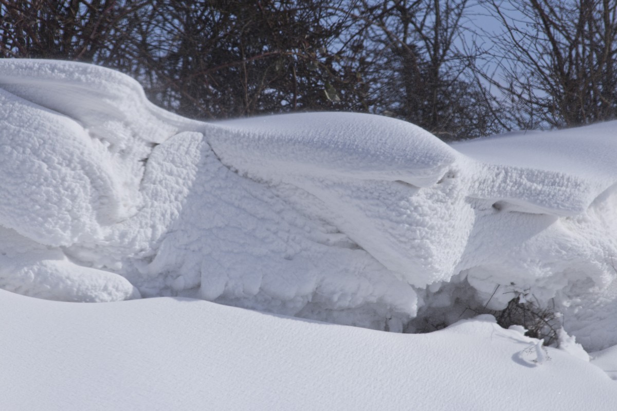В Чебаркуле должник по алиментам спрятался от приставов в сугробе