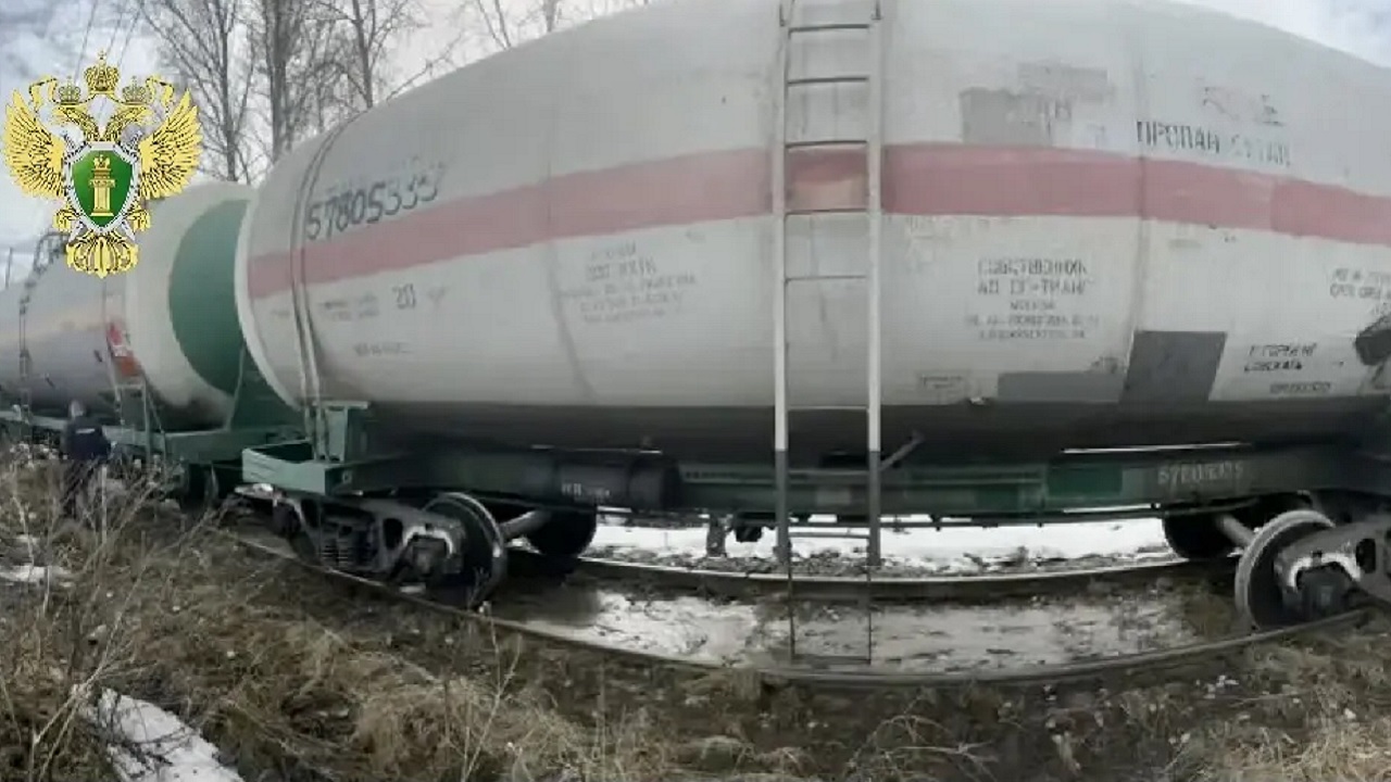 Грузовой вагон сошел с рельсов в Златоусте Грузовой вагон сошел с рельсов в Златоусте