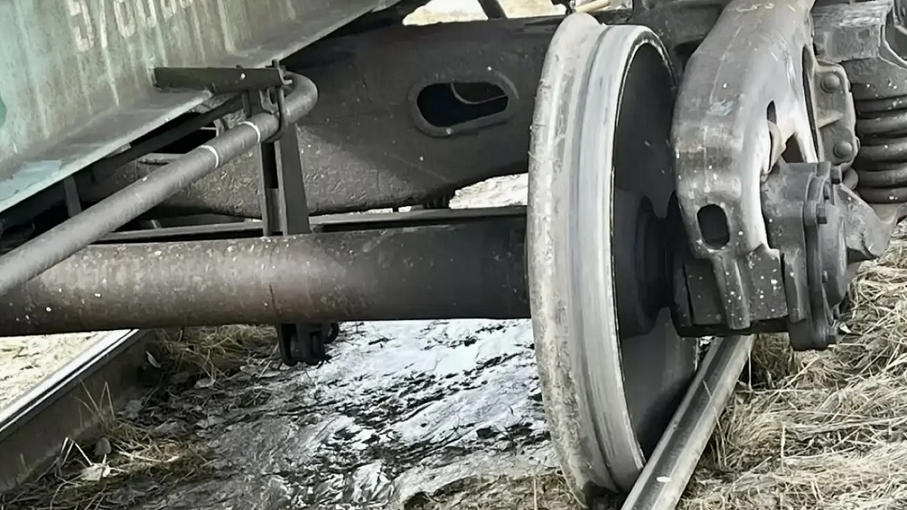 Грузовой вагон сошел с рельсов в Златоусте Грузовой вагон сошел с рельсов в Златоусте