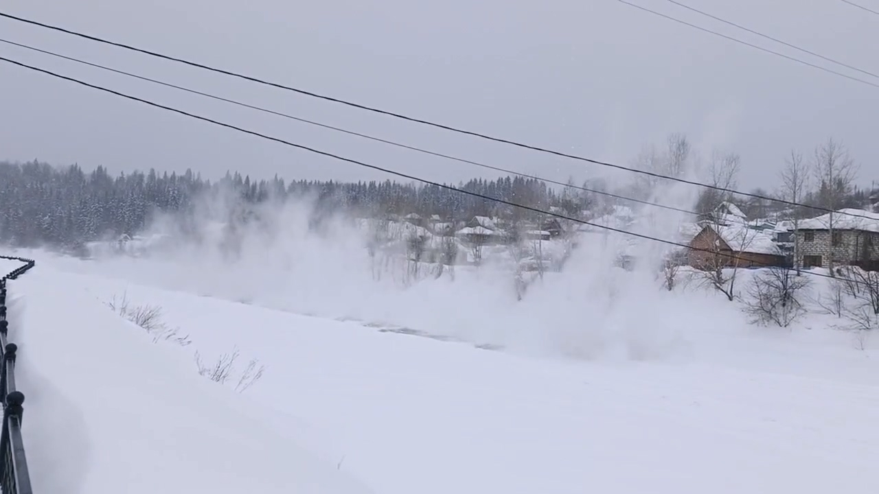 Эпичные кадры: в Челябинской области взрывают лед на реках