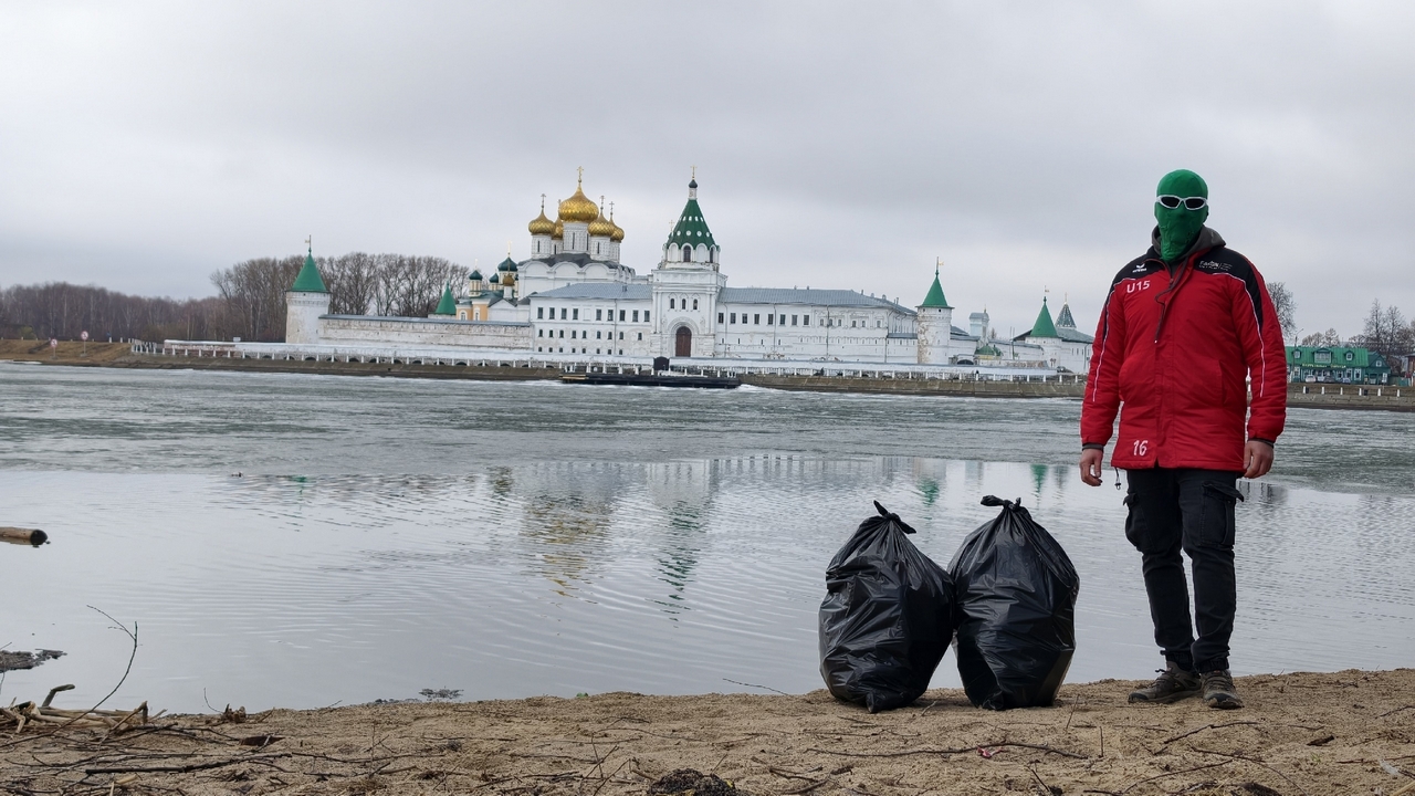 Челябинский Чистомэн помог спасти тонущего рыбака в Костроме Челябинский Чистомэн помог спасти тонущего рыбака в Костроме