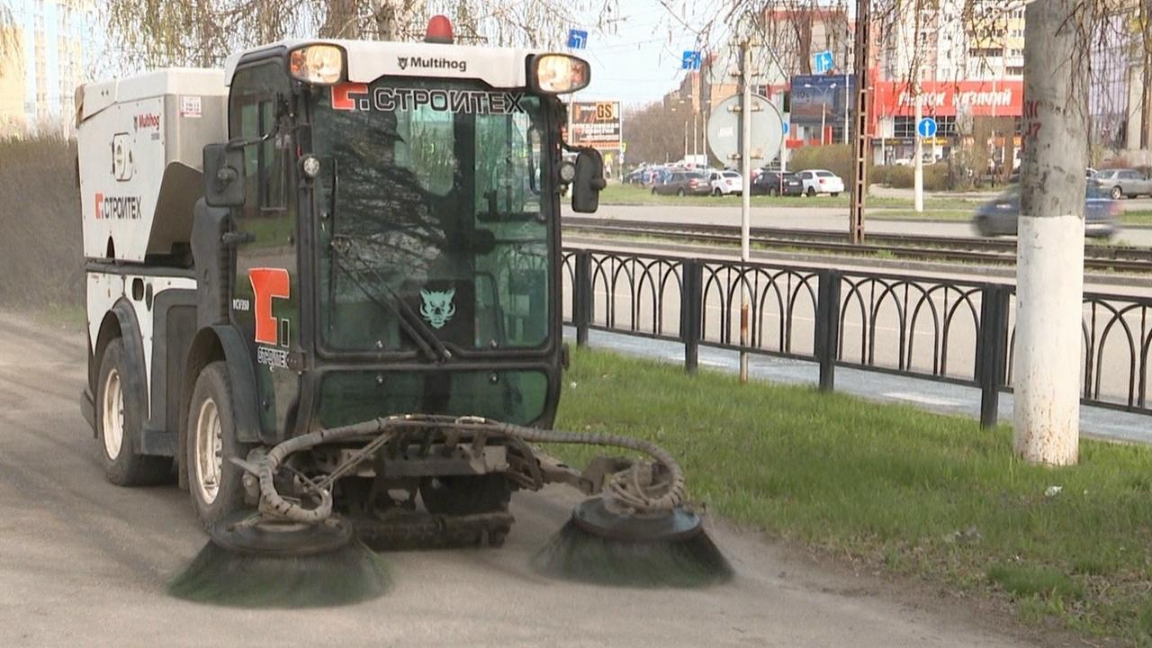 Пылесосят и моют дороги: как наводят порядок на улицах Магнитогорска