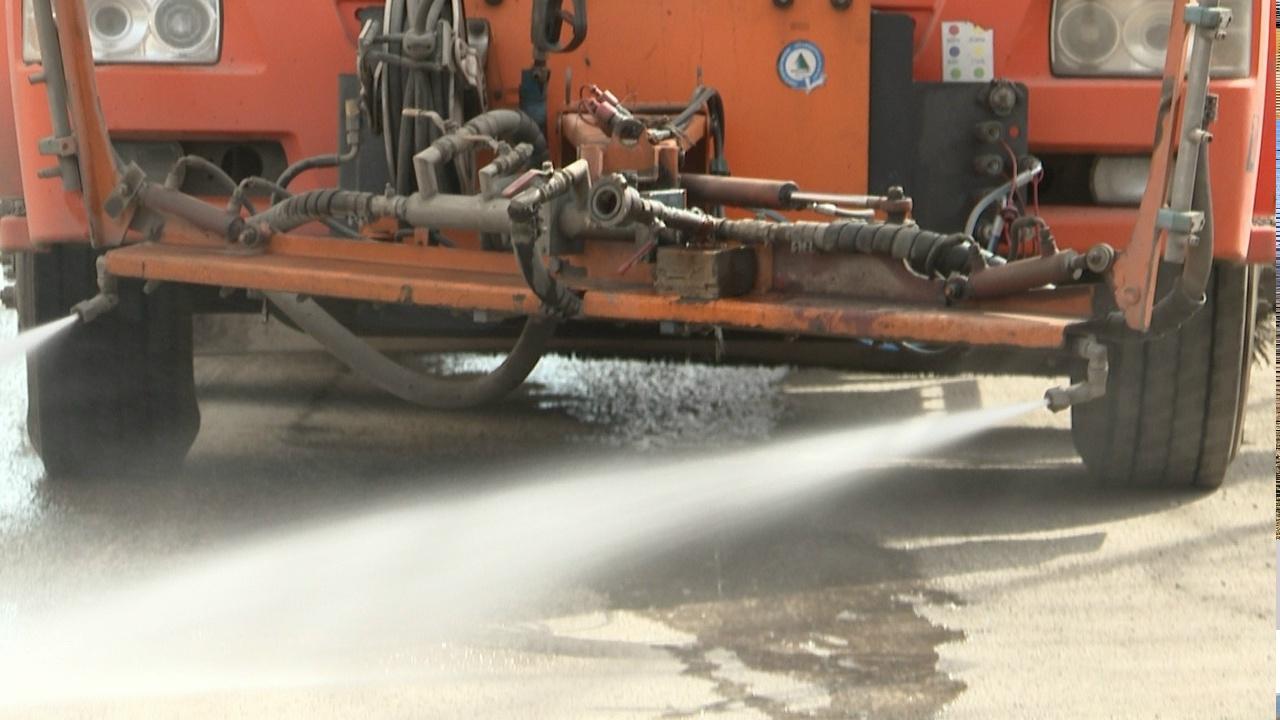 Пылесосят и моют дороги: как наводят порядок на улицах Магнитогорска