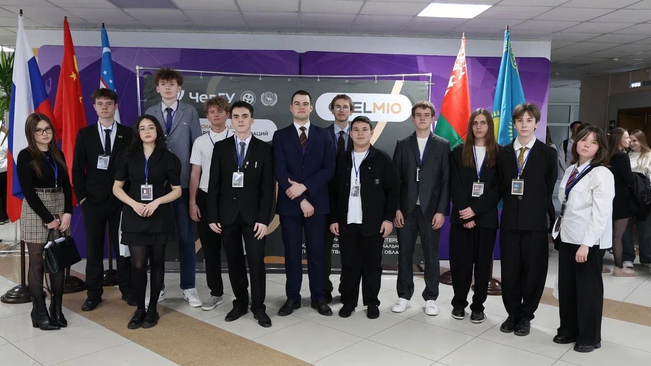 Челябинские школьники и студенты примерили роли дипломатов