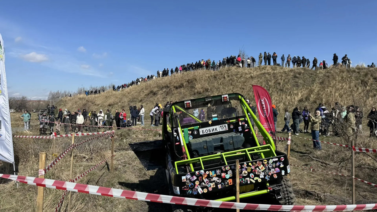 Джипы и грузовики на бездорожье: экстремальные гонки прошли в Челябинске