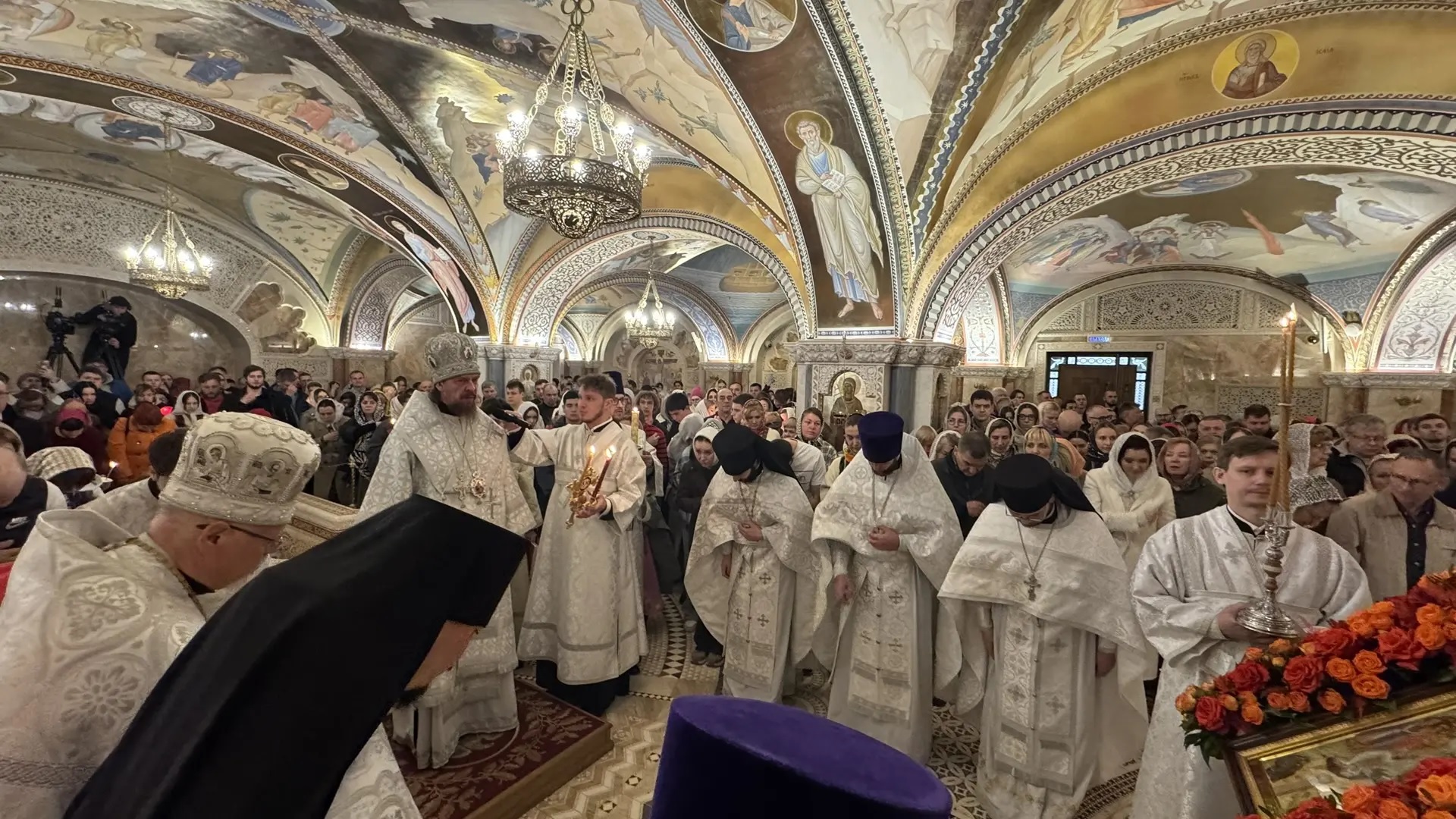 Пасхальные службы в Челябинской области посетили более 25 тысяч человек Пасхальные службы в Челябинской области посетили более 25 тысяч человек