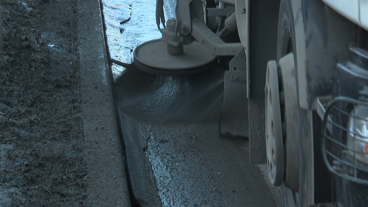 Дорожники Магнитогорска показали, как проходит генеральная уборка улиц Дорожники Магнитогорска показали, как проходит генеральная уборка улиц