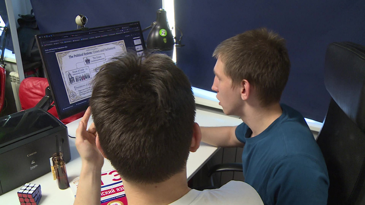 Школьник из Копейска создал виртуального репетитора по английскому языку