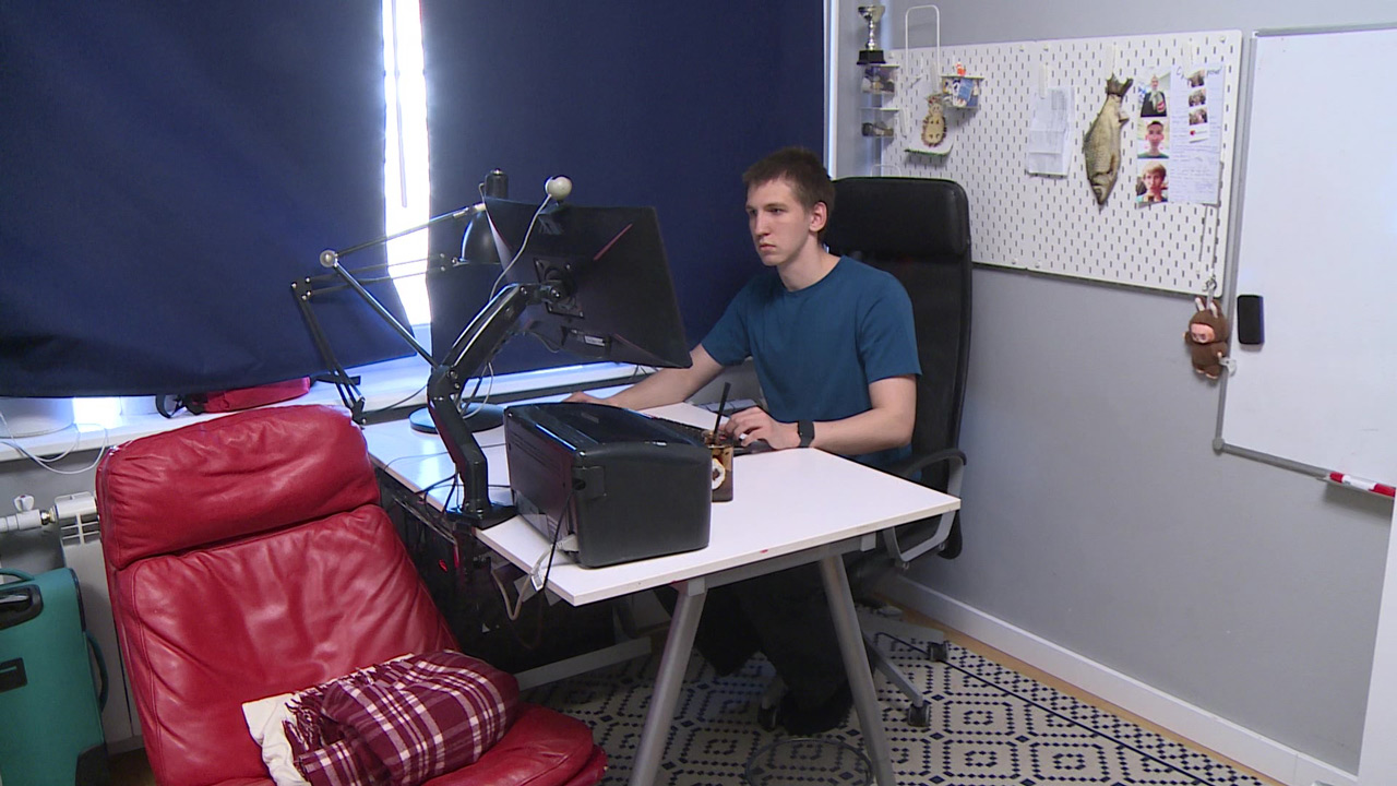 Школьник из Копейска создал виртуального репетитора по английскому языку